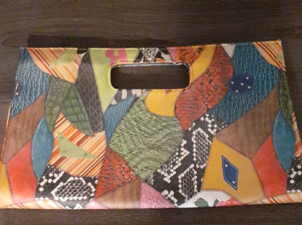Large jungle clutch